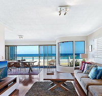 Gold Coast Beachfront Mansion - Hotel Accommodation