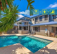 Gold Coast Stunning Waterfront Holiday Retreat - Hotel Accommodation