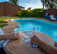 Golden Country Motel and Caravan Park - Hotel Accommodation