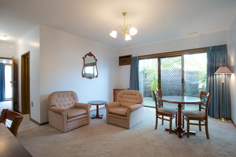 Golden Grain Motor Inn - Hotel Accommodation 0