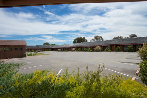 Golden Grain Motor Inn - Hotel Accommodation 3