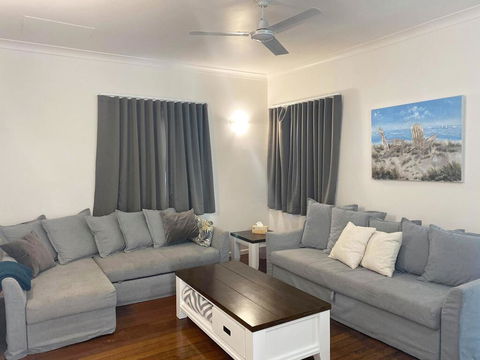 Golden Sands At Beachmere - Hotel Accommodation 3