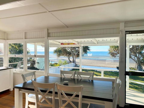 Golden Sands At Beachmere - Hotel Accommodation 0