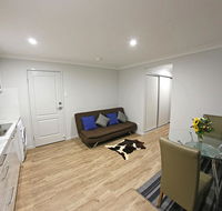 Granny Flat next to golf course - Hotel Accommodation