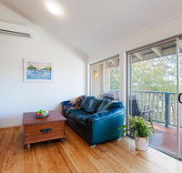Gymea Retreat 56 Ullora Close - Tri-Level Home with WIFI  Aircon - Hotel Accommodation