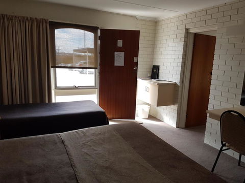 Hacienda Motel Geelong - Hotel Accommodation 2