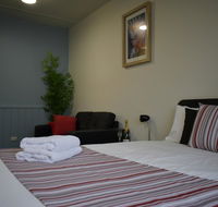 Hamilton Lakeside Motel - Hotel Accommodation