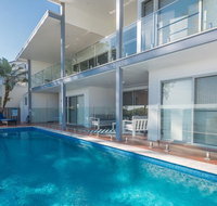 Hamptons Coastline Retreat- Waterfront with a Heated Pool - Hotel Accommodation