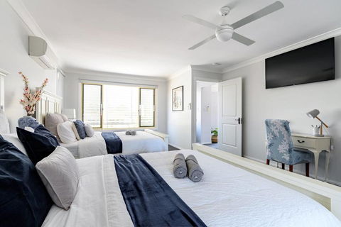 Hamptons Waterfront Getaway - Hotel Accommodation 2