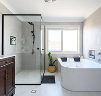 Hamptons Waterfront Getaway - Hotel Accommodation