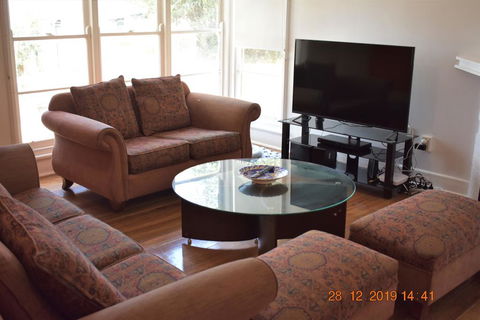 Happy Cozy House For Holidays, Beach, BBQ, Pet Friendly 35kms From CBD In Country Life Style !!! - Hotel Accommodation 2