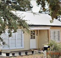 Happy cozy house for holidays Beach BBQ Pet friendly 35kms from CBD in country life style  - Hotel Accommodation