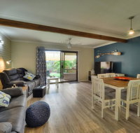Harbour Court on the Bay - Hotel Accommodation