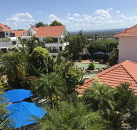 Haven on Noosa Hill - sunset views pools spa - Hotel Accommodation