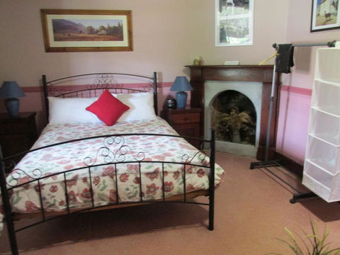 Henry's Cottage - Hotel Accommodation 1