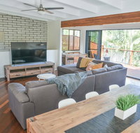 Hideaway At Hodgens Walk to Beach Happy Valley and Bulcock St With Backyard - Hotel Accommodation
