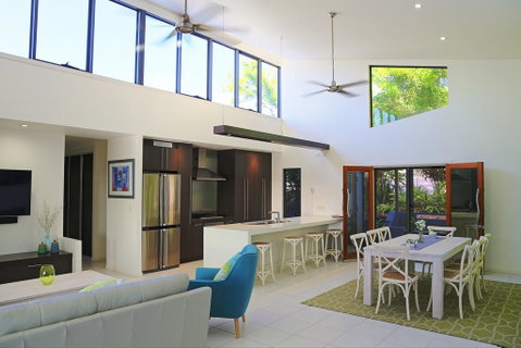 Hilltop Views - Cannonvale - Hotel Accommodation 0