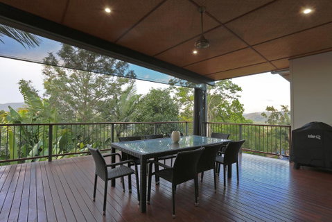Hilltop Views - Cannonvale - Hotel Accommodation 1