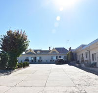 Hillview Motel - Hotel Accommodation