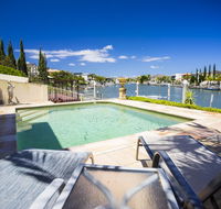 Holiday Home Luxe  Sanctuary Cove - Hotel Accommodation