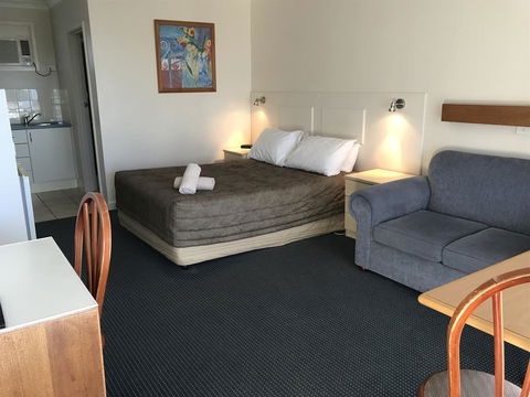 Holiday Lodge Motor Inn - Hotel Accommodation 1