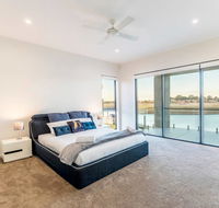 HomePlus - Luxury Living in Sanctuary Cove - Hotel Accommodation