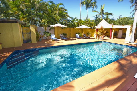 Island House - Hotel Accommodation 1