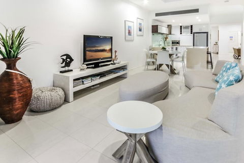 Island Views - Hotel Accommodation 1