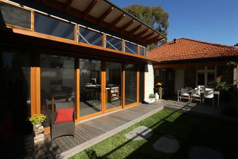 Jacaranda Garden Retreat - Hotel Accommodation 1