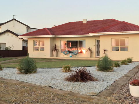 Jewel Of The South Beachside Holiday Rental - Hotel Accommodation 0