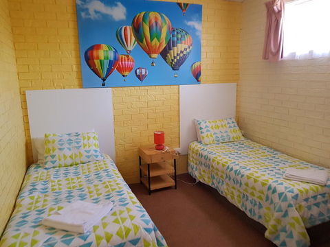Jillaroo Motor Inn - Hotel Accommodation 2