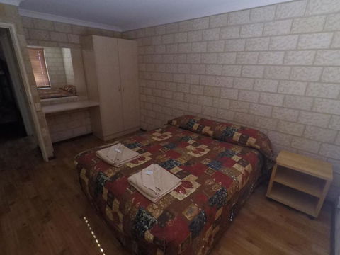 Kalbarri Tudor Holiday Park - Hotel Accommodation 1