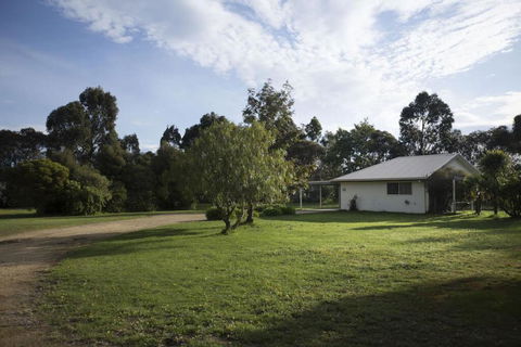 Karinya Cottage - Pet Friendly Country Retreat - Hotel Accommodation 2