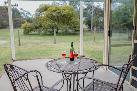 Karinya Cottage - Pet Friendly Country Retreat - Hotel Accommodation 0
