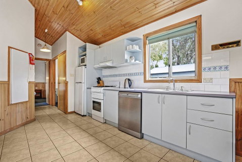 Kendalls Beach Holiday Park - Hotel Accommodation 2
