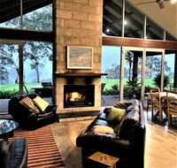 Kenwood Bank Vineyard Retreat - Hotel Accommodation