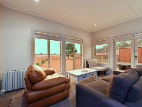 King I - You Can Honestly Walk To Bimbadgen And Hope Estate Concerts - Hotel Accommodation 1
