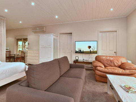 King I - You Can Honestly Walk To Bimbadgen And Hope Estate Concerts - Hotel Accommodation 2