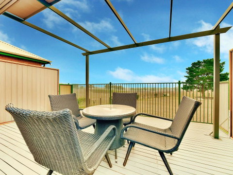 King II - You Can Honestly Walk To Bimbadgen And Hope Estate Concerts - Hotel Accommodation 2