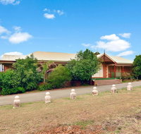 King III - you can honestly walk to Bimbadgen and Hope Estate concerts - Hotel Accommodation