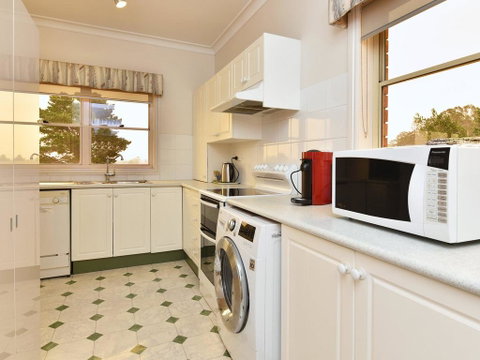 King III - You Can Honestly Walk To Bimbadgen And Hope Estate Concerts - Hotel Accommodation 2