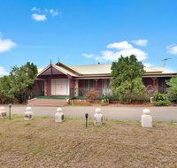 King Retreat Estate - you can honestly walk to Bimbadgen and Hope Estate concerts - Hotel Accommodation