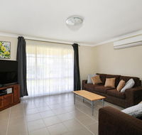 Kingfisher - Pet-Friendly - 10 Mins to Hyams Beach - Hotel Accommodation