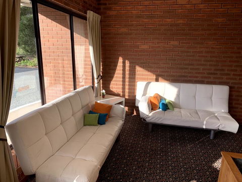 Kingswood Motel - Hotel Accommodation 3