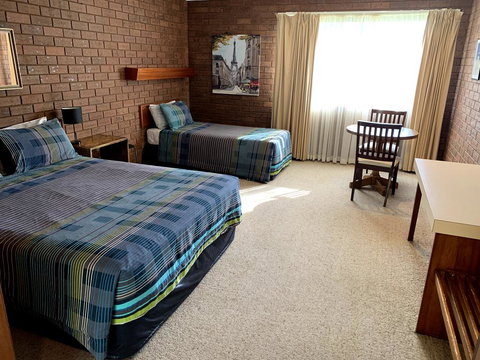 Kingswood Motel - Hotel Accommodation 2