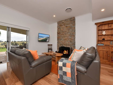 Kinloch Cottage Renovated To New On Daisy Hill Vineyard - Hotel Accommodation 3