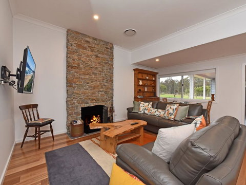 Kinloch Cottage Renovated To New On Daisy Hill Vineyard - Hotel Accommodation 2