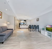 KOZYGURU HAYMARKET SYDNEY CITY VIEW 2 BED STUNNING APT NHA178-1206 - Hotel Accommodation