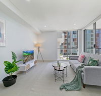 KOZYGURU MASCOT WALK TO STATION MODERN DESIGNER 2 BED APT FREE PARKING NMA260-312 - Hotel Accommodation