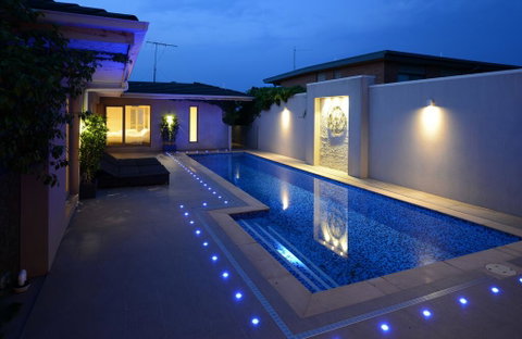 Kraimorie Large Family Beach House With Pool, Superb Water Views, Pool, And Games Room - Hotel Accommodation 0